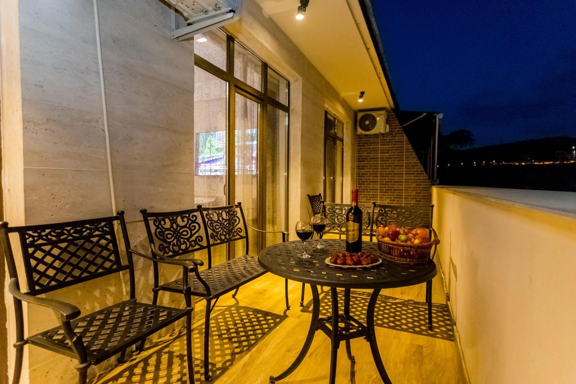 Central Comfort Place Lll Tbilisi Eksteriør billede